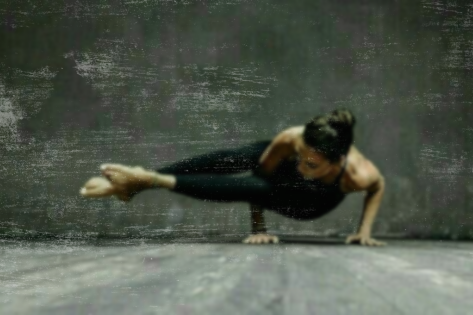 Taller de Astavakrasana  <br>  Encuentra tu Equilibrio y Poder Interior