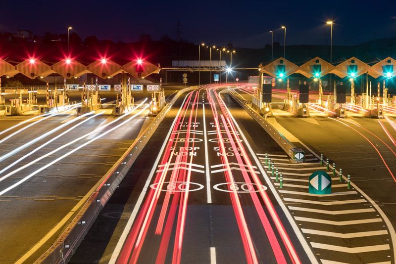Los economistas creen que sería “conveniente” el pago por el uso de autopistas