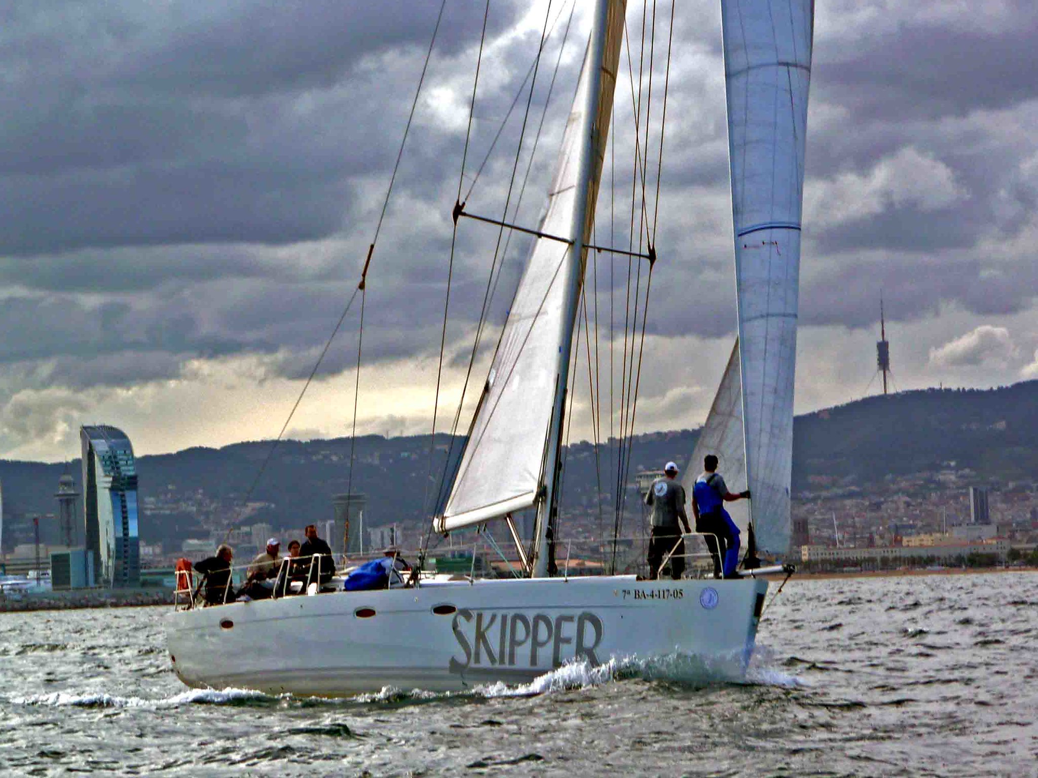 “THE BEST SKIPPER” de Enric Curt del CN Vilanova – Club de Vela, , se proclama vencedor absoluto y en tiempo real de la XVIª edición de la Bahía de Pollença