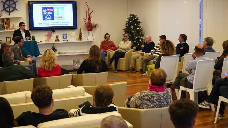 El Club Nautic Sant Antoni, puerto de salida de La Micro Ruta de la Sal, recibe a los equipos que zarparán desde Ibiza rumbo a la península el 5 de abril