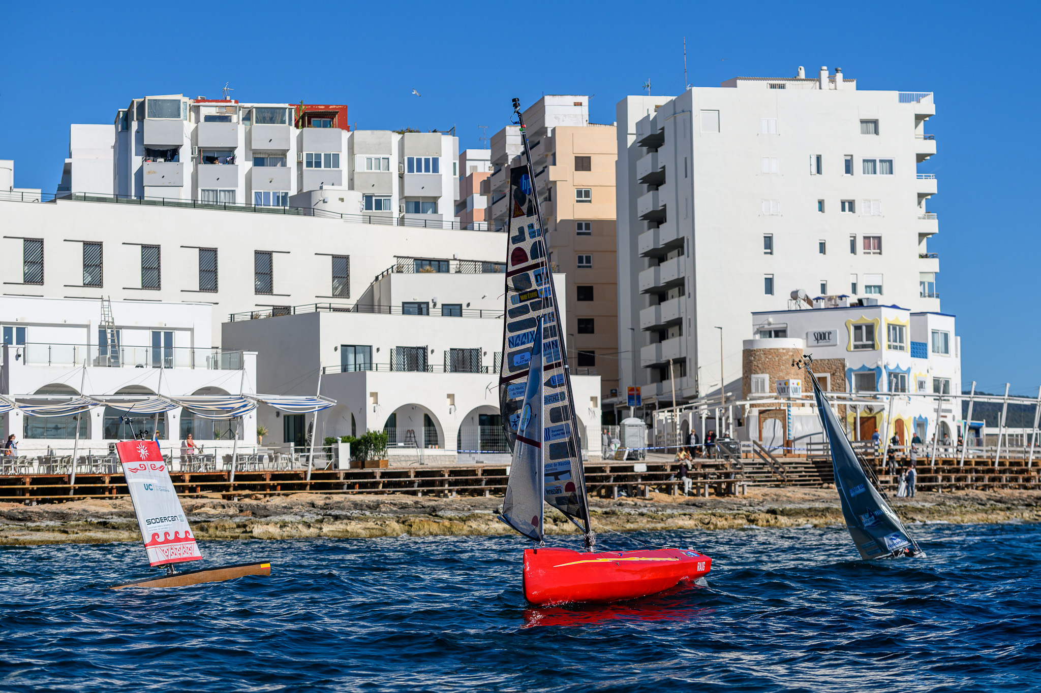 LOS VELEROS NO TRIPULADOS NAVEGAN EN AGUAS DE IBIZA