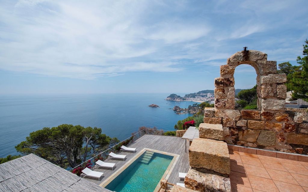 At Grenyal, we craft unforgettable luxury experiences tailored just for you