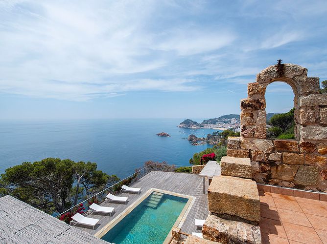 Luxury houses