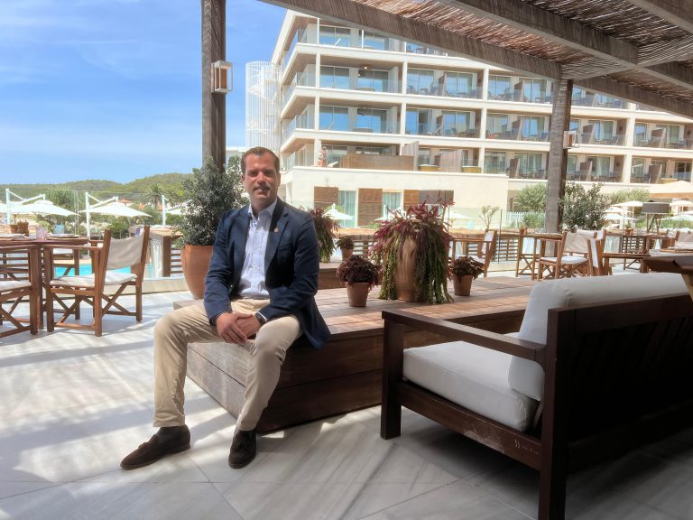 Entrevista a Roland Pérez Dubrova, director del Villa Le Blanc Gran Meliá