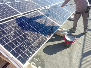 Servicio de limpieza y mantenimiento de instalaciones fotovoltaicas