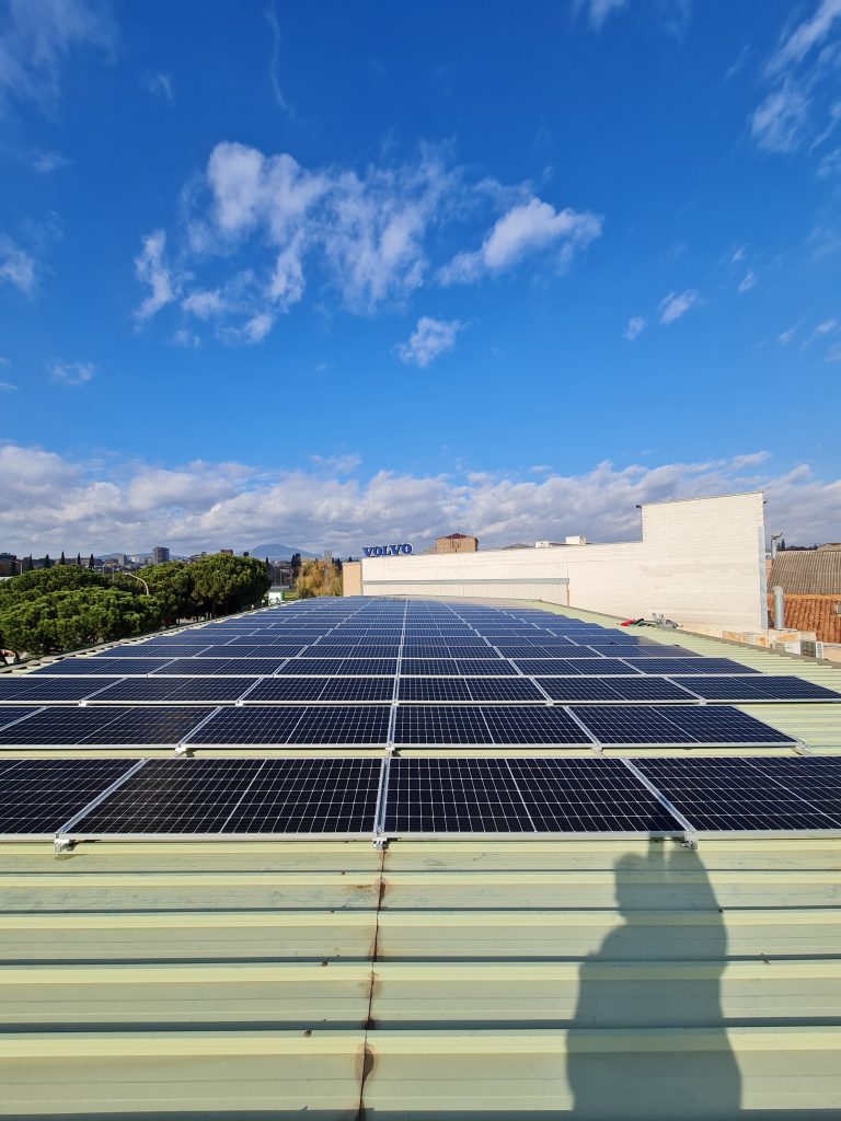 Instal·lació fotovoltaica en gasolinera a Sabadell - 51,87 kWp i 45 % d’estalvi a la factura elèctrica