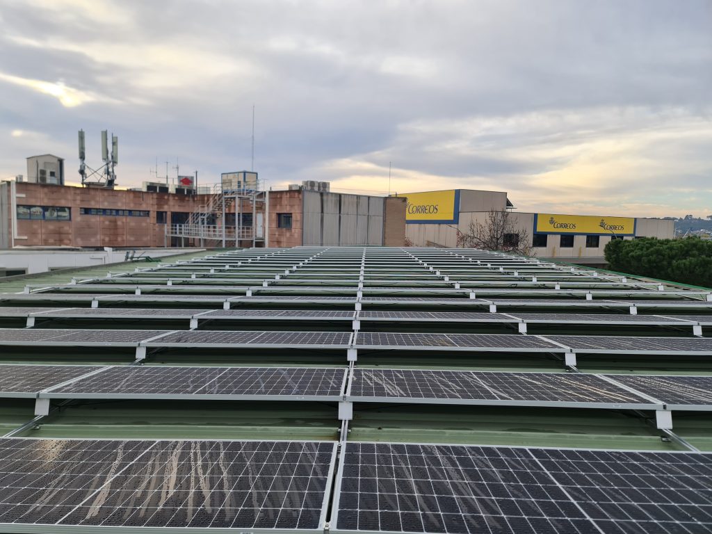 Instal·lació fotovoltaica en gasolinera a Sabadell - 51,87 kWp i 45 % d’estalvi a la factura elèctrica