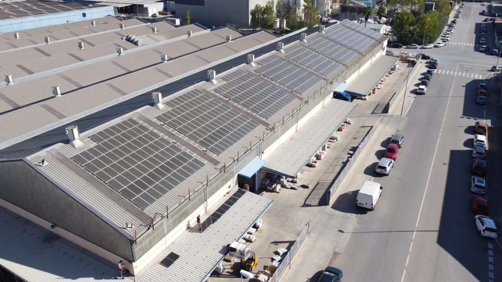 Instal·lació fotovoltaica a nau industrial en Montcada i Reixac - 57,33 kWp