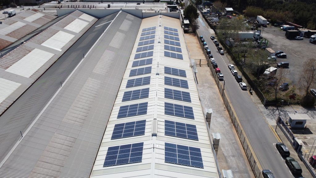 Instal·lació fotovoltaica en una nau industrial a Viladecavalls - 99 kWp