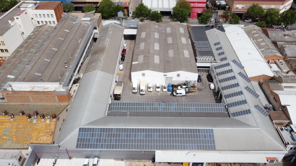 Instal·lació fotovoltaica a l’oficina comercial Romauto a Barcelona - 99 kWp
