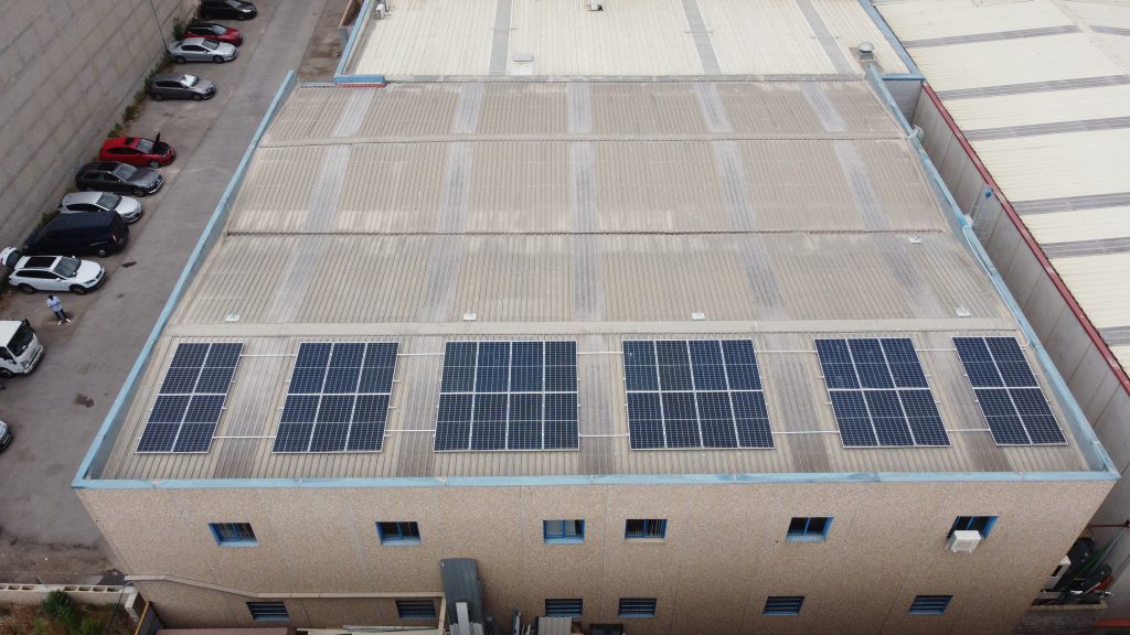 Instalación fotovoltaica en una nave industrial en Barcelona - 16,38 kWp kWp