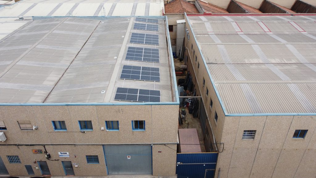 Instalación fotovoltaica en una nave industrial en Barcelona - 16,38 kWp kWp