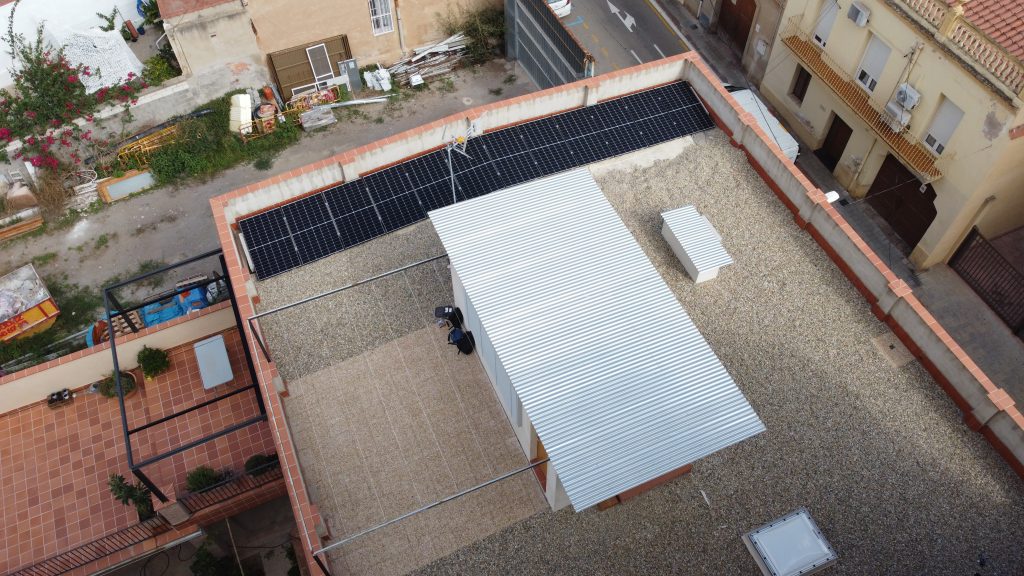 Instal·lació fotovoltaica en residència a Viladecans de 4,44 kWp