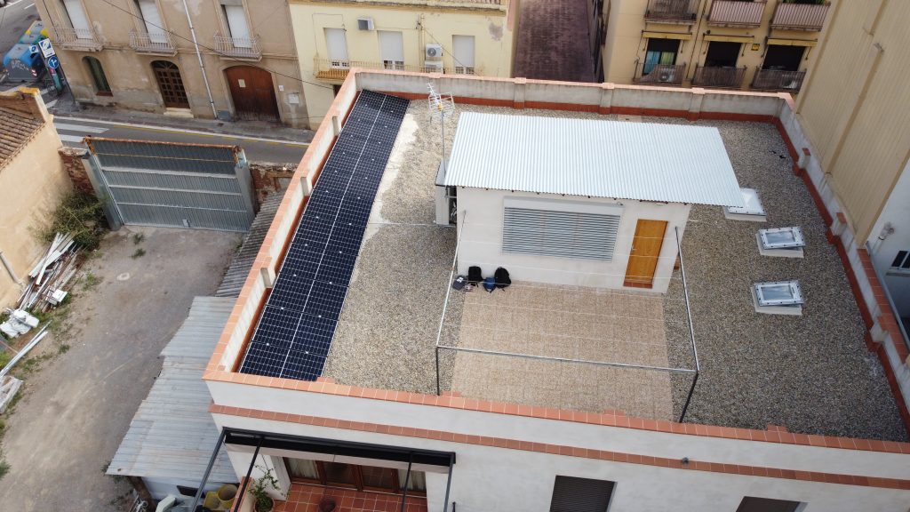Instal·lació fotovoltaica en residència a Viladecans de 4,44 kWp