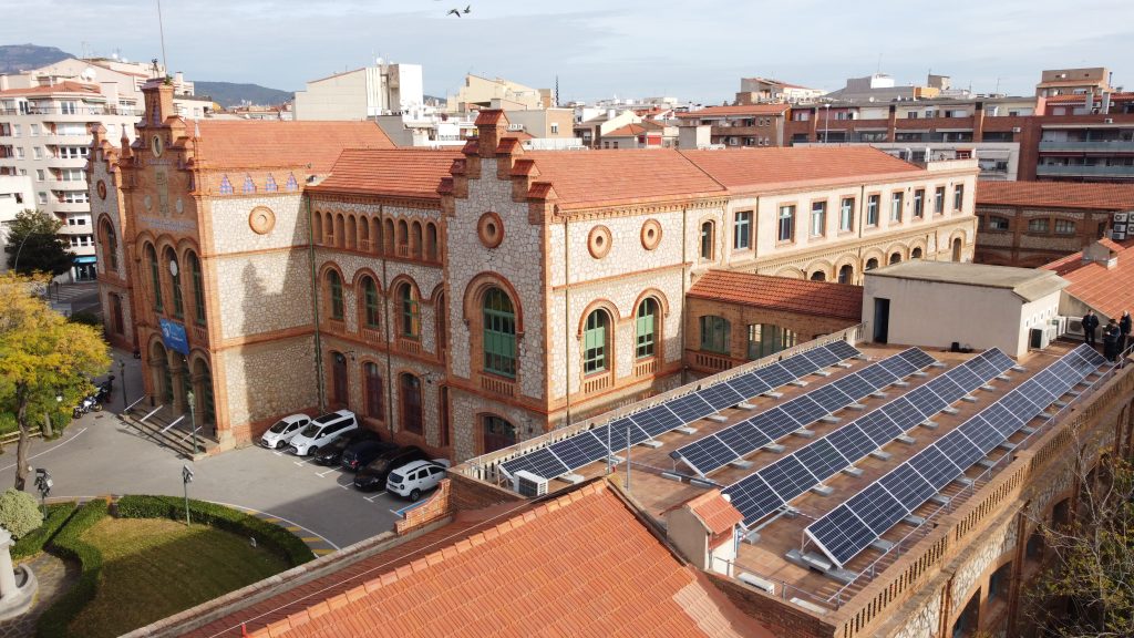Edifici de la UPC Terrassa 3 amb instal·lació fotovoltaica de 16,72 kWp