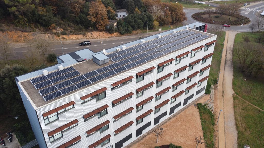 Instal·lació fotovoltaica en turisme i hoteleria - 56,42 kWp a Girona