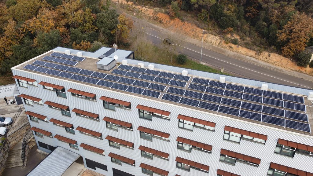 Instal·lació fotovoltaica en turisme i hoteleria - 56,42 kWp a Girona