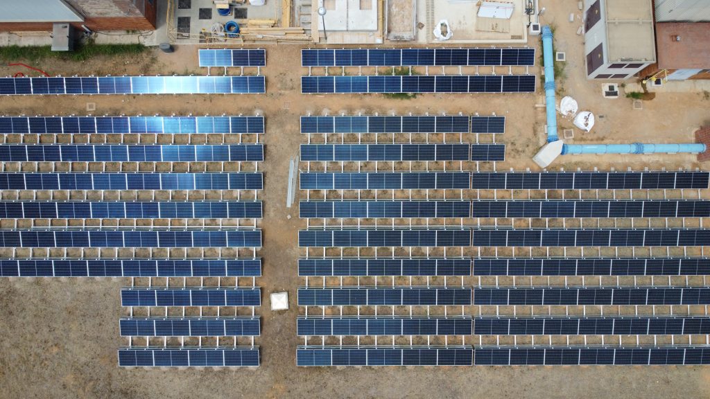 Instalación Instal·lació fotovoltaica de 82,8 kWp al Dipòsit de Cerdanyola d’Aigües de Barcelonade 82,8 kWp en Deposito Cerdanyola de Aigües de Barcelona