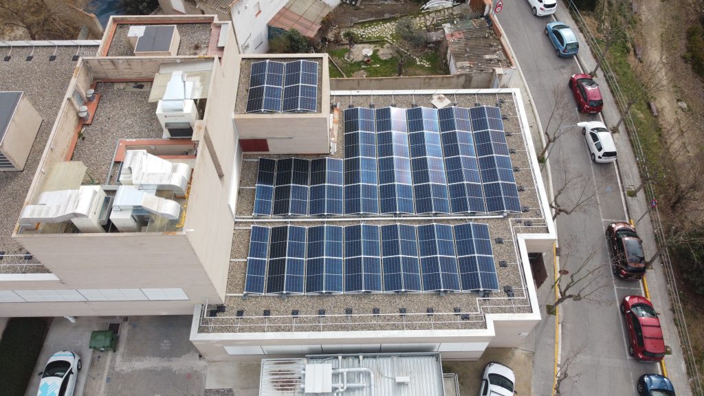 Instal·lació fotovoltaica en un centre de salut a Santa Margarida de Montbui, amb una potència de 38,22 kWp, executada per Impulso Solar