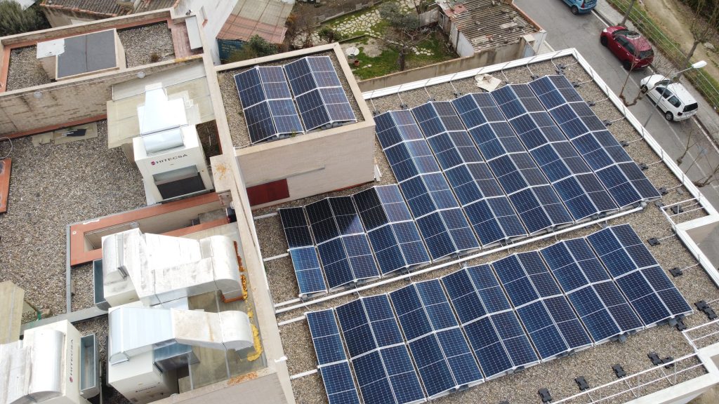 Instal·lació fotovoltaica en un centre de salut a Santa Margarida de Montbui, amb una potència de 38,22 kWp, executada per Impulso Solar