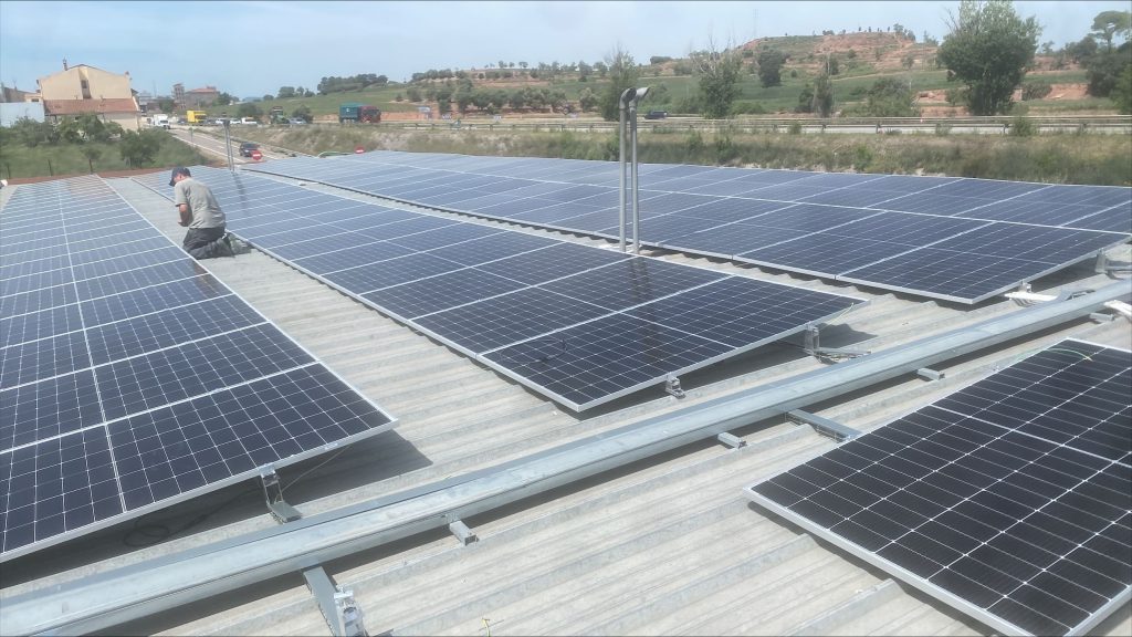 Gasolinera Rovira a Sant Fruitós amb instal·lació fotovoltaica de 47,9 kWp