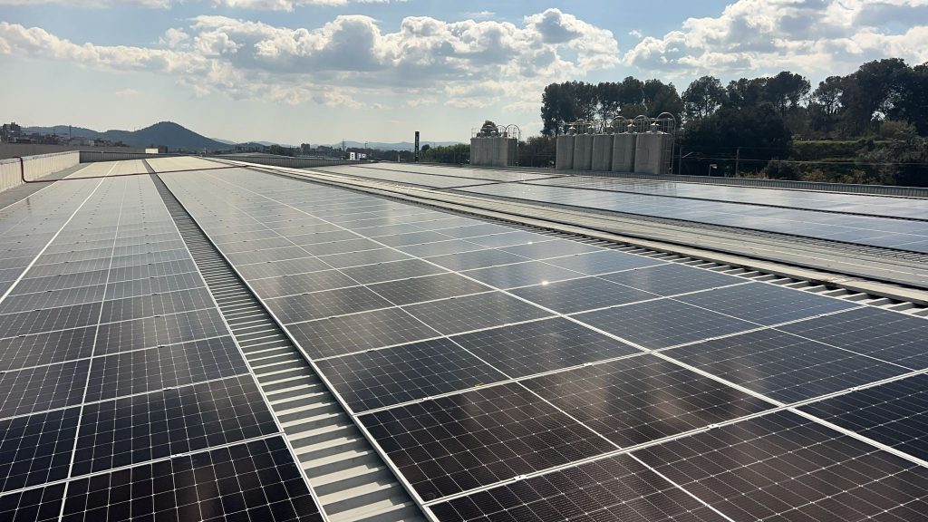 Instal·lació en laboratori de 731,5 kWp a Rubí - Barcelona. Finançament mitjançant PPA.