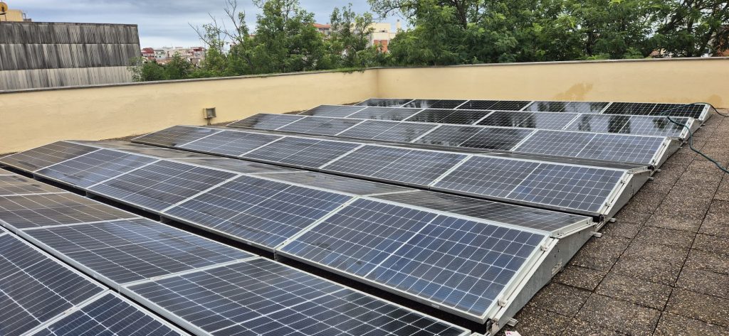 Instal·lació fotovoltaica a les oficines d’un edifici públic al Prat de Llobregat - 41,04 kWp