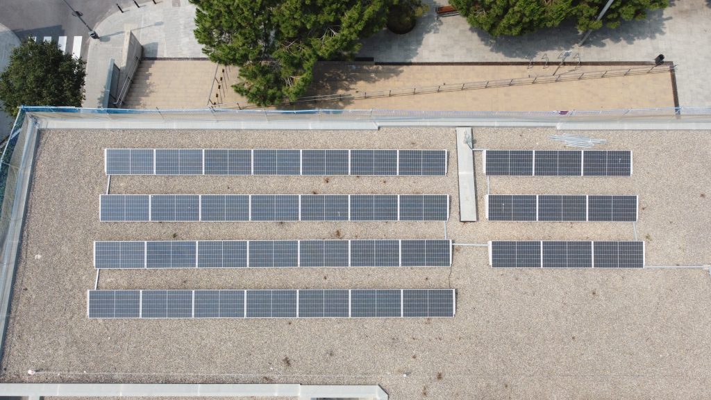 Instal·lació fotovoltaica de 18,5 kWp a una escola a Mataró, executada per Impulso Solar