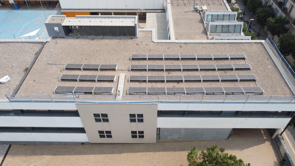 Instal·lació fotovoltaica de 18,5 kWp a una escola a Mataró, executada per Impulso Solar