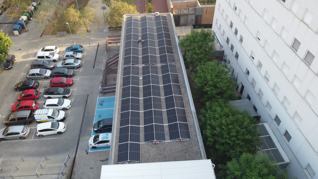 Descobreix com l’energia solar pot fer més eficients els edificis de salut: Centre d’Atenció Primària a Sabadell amb 40 kWp, executat per Impulso Solar.