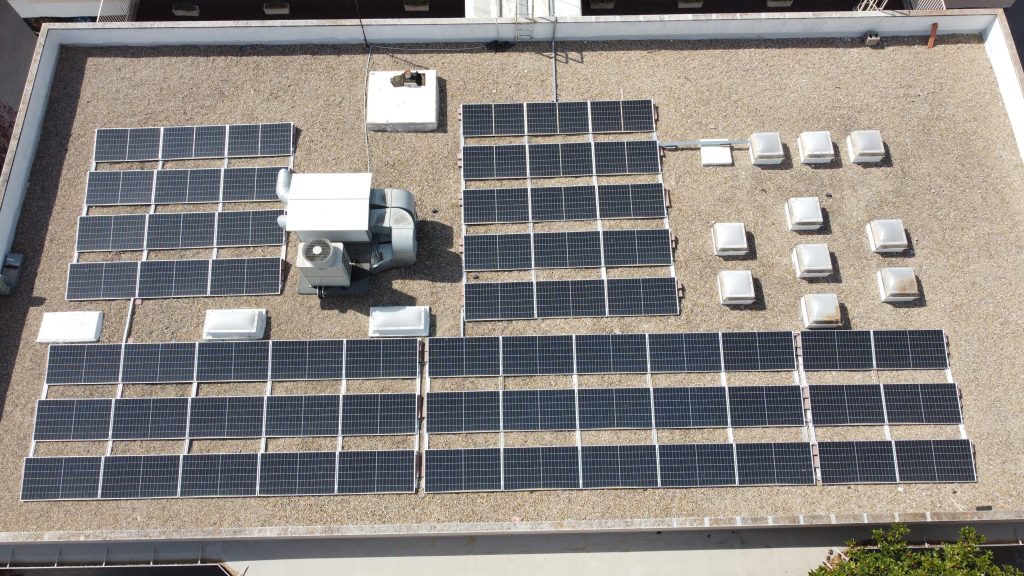 Descobreix com l’energia solar pot fer més eficients els edificis de salut: Centre d’Atenció Primària a Montornès del Vallès amb 70 kWp, executat per Impulso Solar.