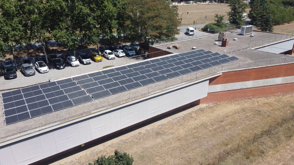 Descobreix com l’energia solar pot fer més eficients els edificis de salut: Centre d’Atenció Primària a Lliçà d’Amunt amb 40 kWp, executat per Impulso Solar.