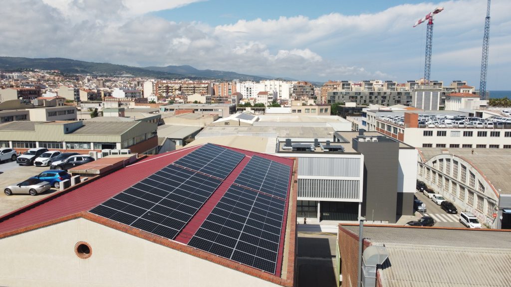 Instal·lació fotovoltaica en edifici d’oficines a Mataró – 41 kWp