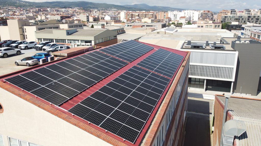 Instal·lació fotovoltaica en edifici d’oficines a Mataró – 41 kWp