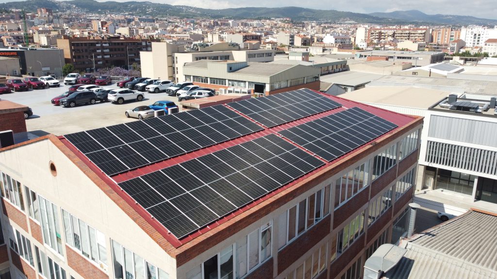 Instal·lació fotovoltaica en edifici d’oficines a Mataró – 41 kWp