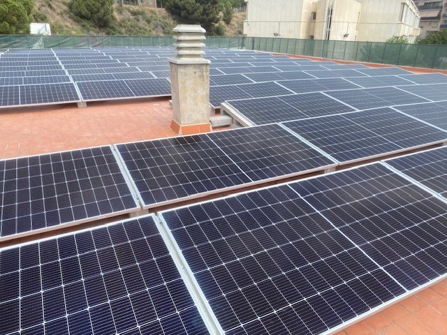 Descobreix com l’energia solar pot beneficiar l’educació a Catalunya: projecte fotovoltaic de 25 kWp a Mataró.