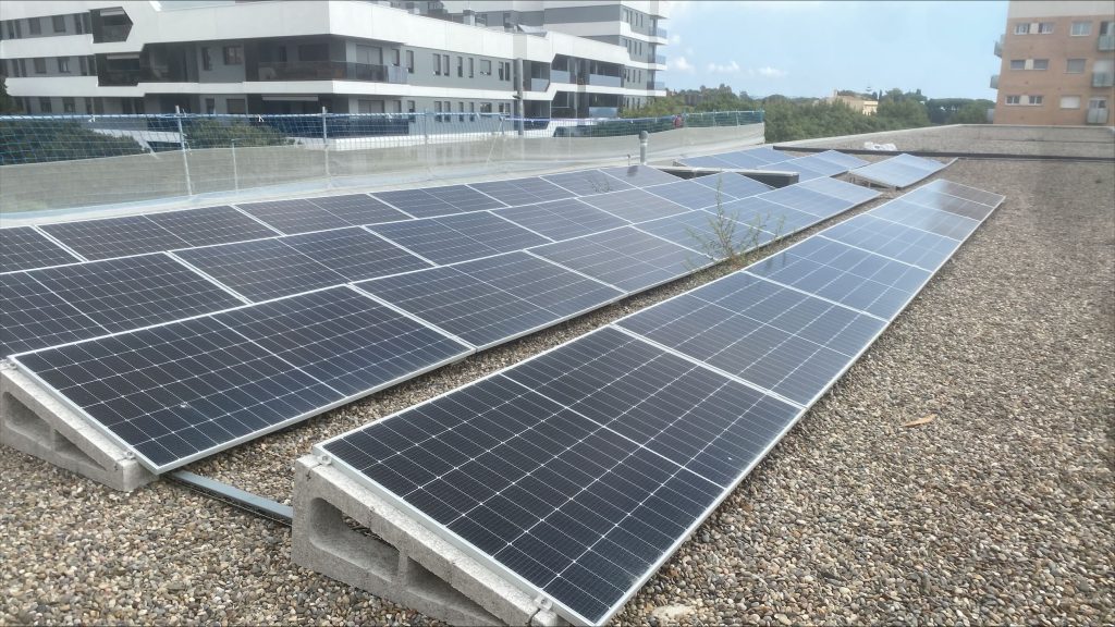 Instal·lació fotovoltaica de 18,5 kWp a una escola a Mataró, executada per Impulso Solar