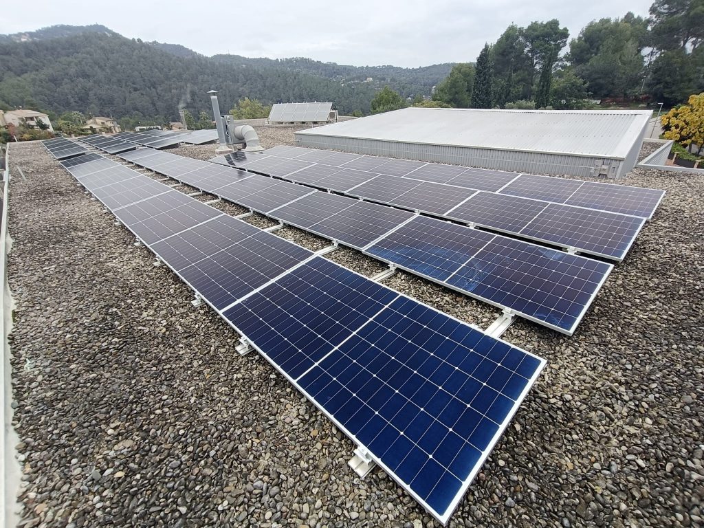 Instal·lació fotovoltaica de 52,32 kWp en una escola de Corbera de Llobregat executada per Impulso Solar