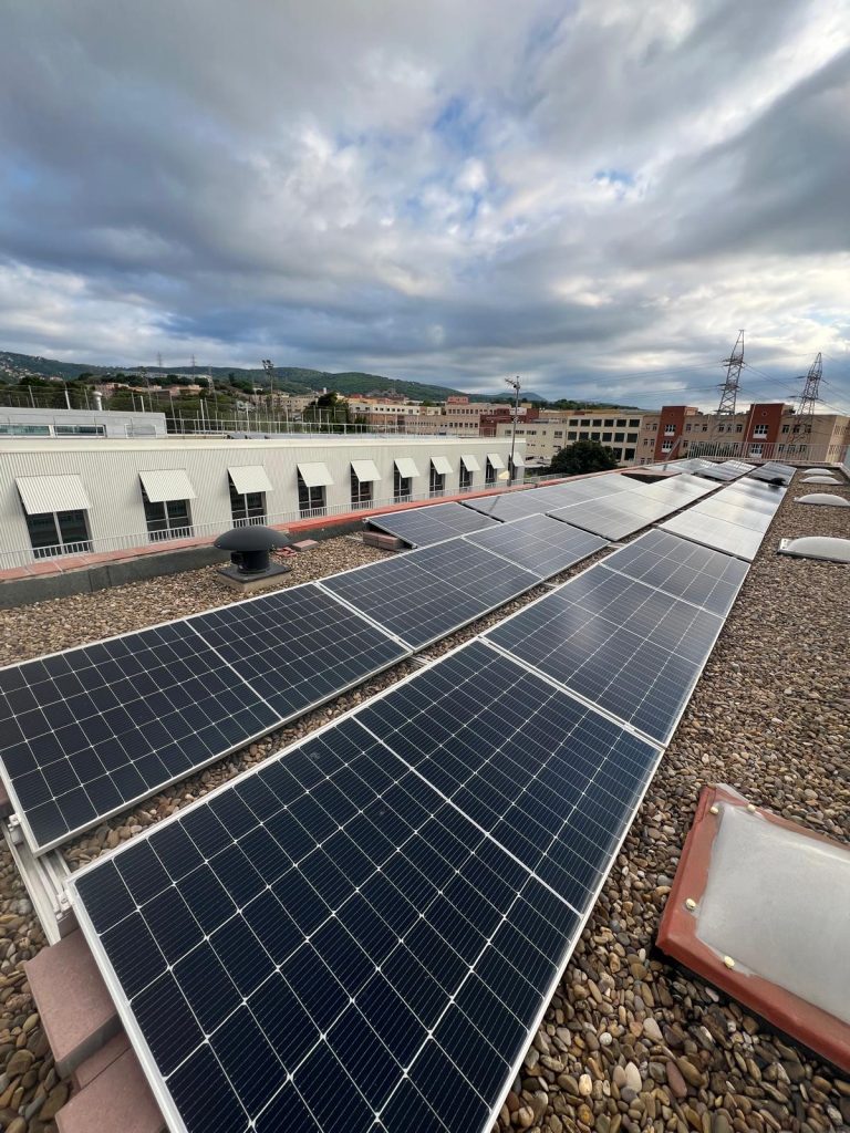 Descobreix com l’energia solar pot fer més eficients els edificis de salut: CAP Rocafonda Palau – Mataró amb 55 kWp, executat per Impulso Solar