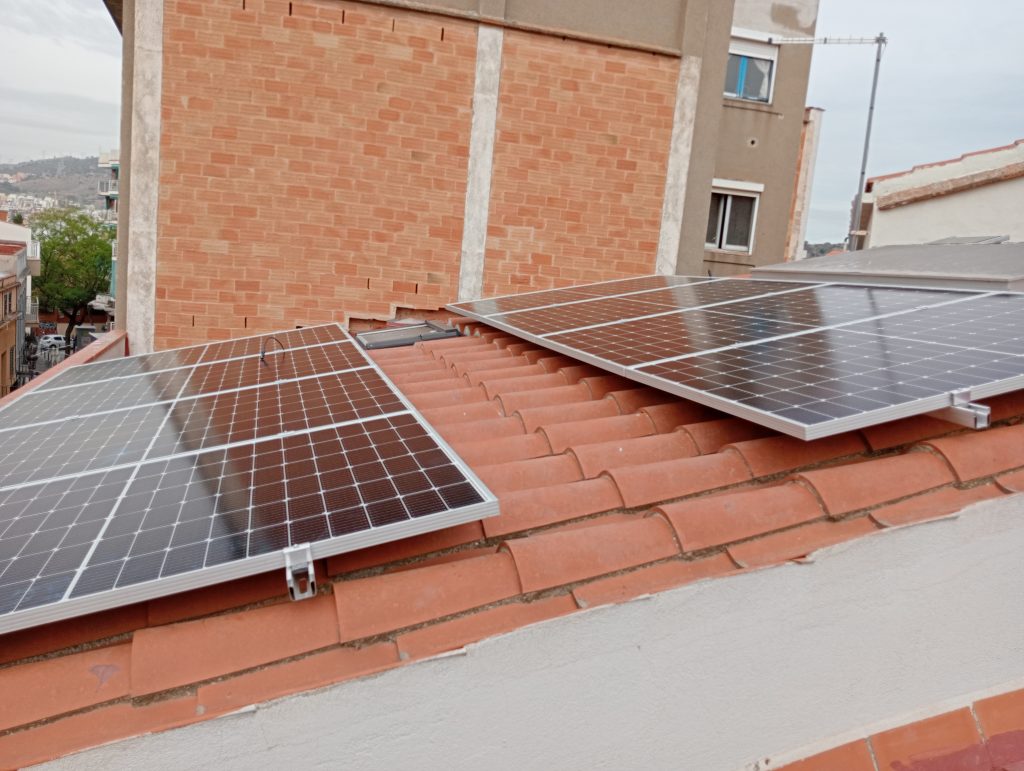Solucions energètiques per a residències – Dues instal·lacions fotovoltaiques a Santa Coloma de Gramenet per a estalvi energètic i sostenibilitat