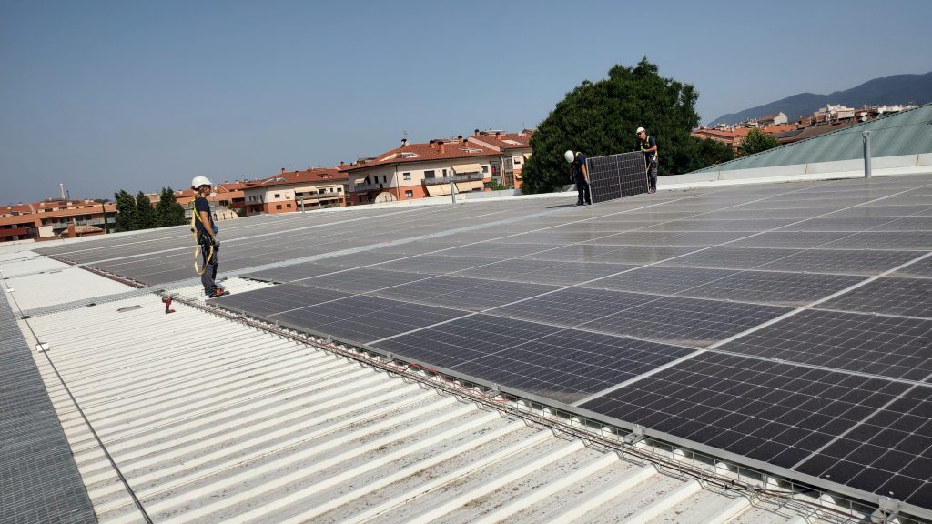 Instal·lació fotovoltaica al Pavelló de Cardedeu executada per Impulso Solar | 108,9 kWp