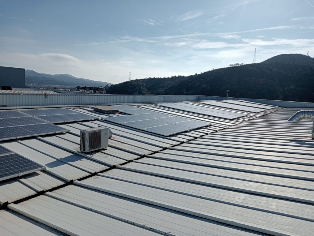 Instal·lació fotovoltaica en una nau industrial a Cervelló – 44,135 kWp
