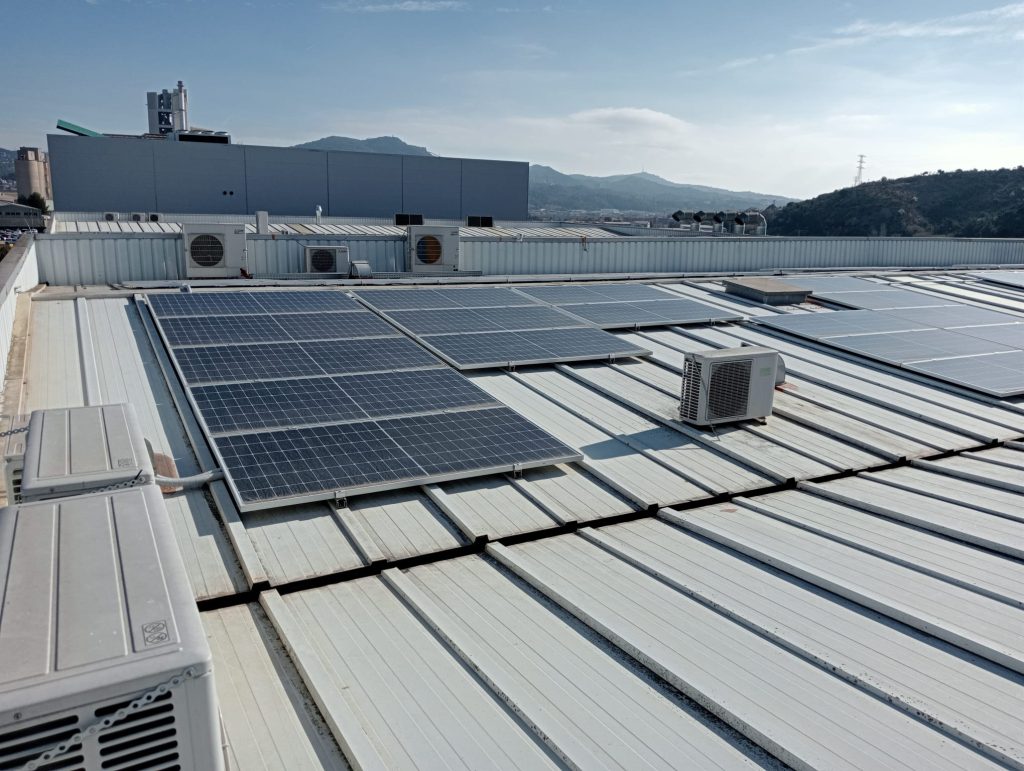 Instal·lació fotovoltaica en una nau industrial a Cervelló – 44,135 kWp