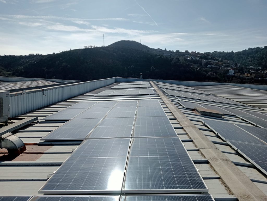 Instal·lació fotovoltaica en una nau industrial a Cervelló – 44,135 kWp