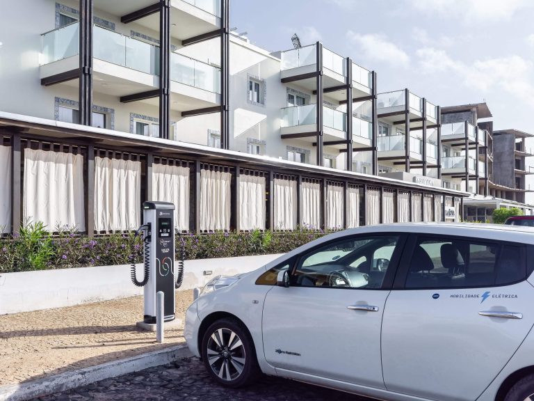 Estacions de recàrrega per al teu negoci: i si el proper client entra gràcies a això?