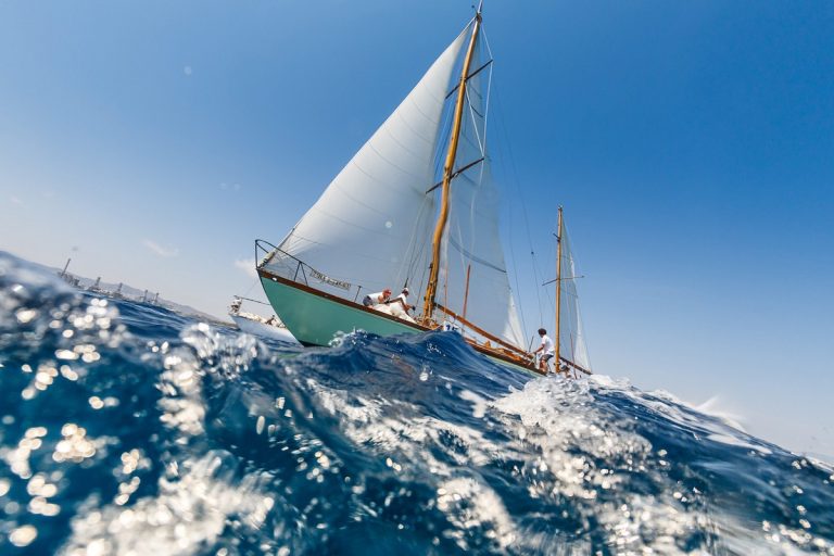 The show of the classics on the second day of the VIII Barcelona Puig Vela Clàssica keeps going on