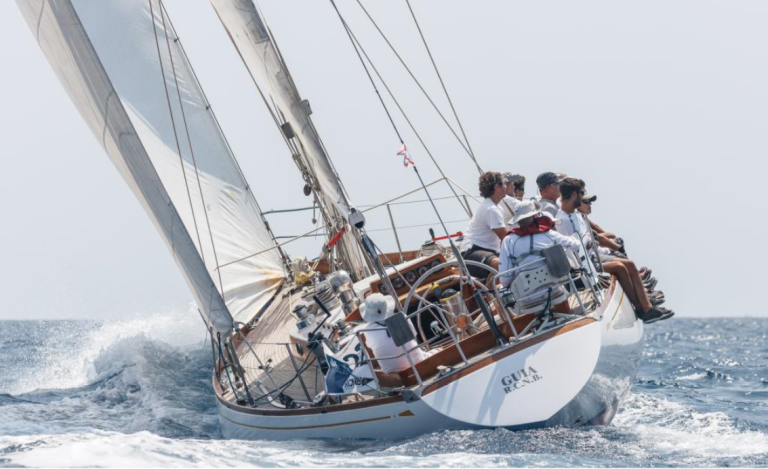 The XI edition of the Puig Vela Clàssica Barcelona gets underway
