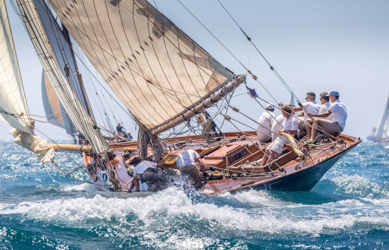 Outstanding sea and wind conditions on the first day of the Puig Vela Clàssica regatta