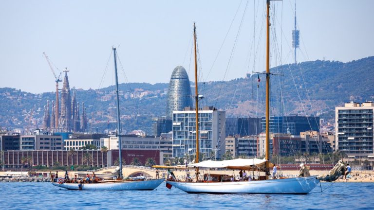 Lack of wind and heat, protagonists of the first day of the XIX Edition of the Puig Vela Clàssica