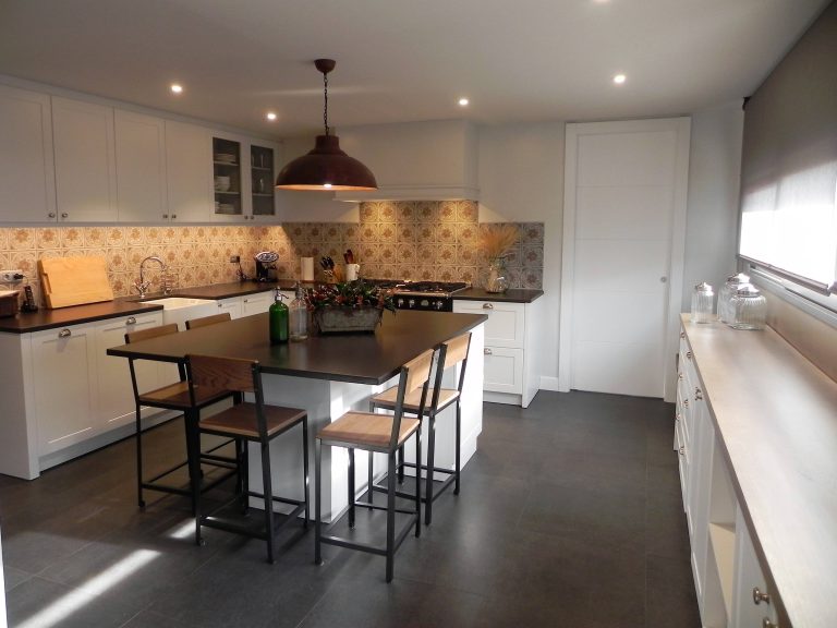 HOME ON CAN RÀBIA STREET